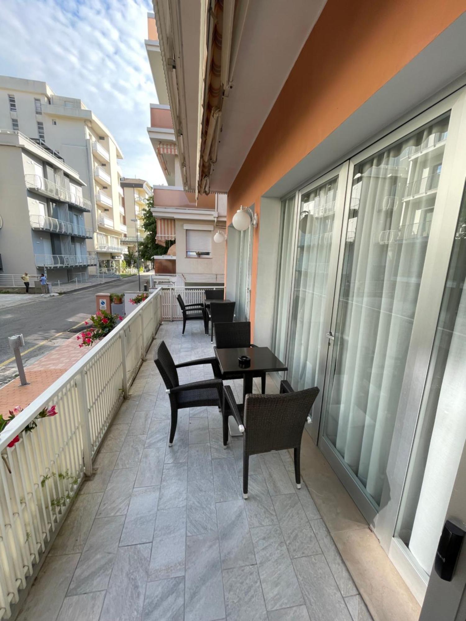 Hotel D'Annunzio Κατόλικα Εξωτερικό φωτογραφία